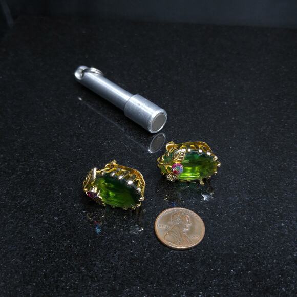 Kramer Austria Green Clip Earrings, Gold Plated, 1950s Vintage Jewelry - Picture 9 of 10